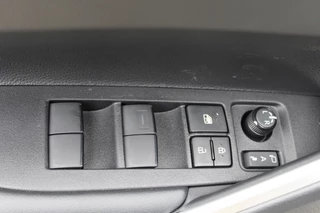 Toyota Corolla Cross Toyota Corolla Cross 1.8 HEV 200pk Teamplayer Winter / Tech / BSM / PDC / NAVI - afbeelding nr 16