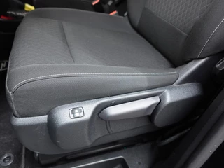 Opel Vivaro-e Opel Vivaro-e Combi L2H1 75 kWh e-Zafira 8 persoons  Navigatie Airco Dab  Camera 360  Cruise control  Dab  Lichtmetalen velgen Stoelverwarming - afbeelding nr 11