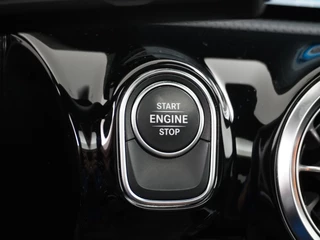 Mercedes-Benz A-Klasse Mercedes-Benz A-Klasse 250e AMG // Panoramadak // Memory // Trekhaak // Keyless // Carplay // Sfeerverlichting // MultiBeam LED // Night Pakket // Augmented Reality - afbeelding nr 21