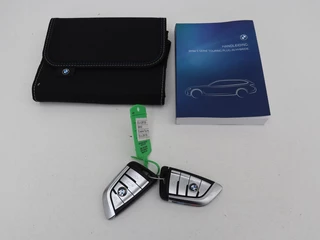 BMW 5 Serie BMW 5-serie 530e xDrive M Sport | Panoramadak |  Harman/Kardon | Stoel & stuurverwarming | Adaptive cruise | Camera | Trekhaak | Carplay | Achterbankverwarming | Live Cockpit | Sportstoelen - afbeelding nr 13
