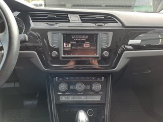 Volkswagen Touran | Automaat | Navi | Trekhaak | Stoel- en stuurverwarming | ACC | LED | - afbeelding nr 11