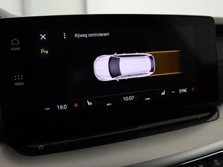 Škoda Octavia Skoda Octavia Combi 1.0 e-TSI Business Edition Plus | Apple Carplay | Cruise Control Adaptief | Navi | Sfeerverlichting |  Dodehoek Detectie | Stoelverwarming - afbeelding nr 14