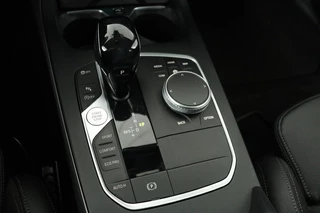 BMW 1 Serie BMW 1-serie 118i Advantage | Panoramadak | Stoelverwarming |  Camera | Sportstoelen | Full LED | Navigatie | Live Cockpit - afbeelding nr 14