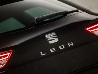 SEAT Leon (NAVIGATIE, CLIMATE, LEDER/ALCANTARA, GETINT GLAS, SPORTSTOELEN, LED KOPLAMPEN, ARMSTEUN, PARKEERSENSOREN, TREKHAAK, NIEUWE APK, NIEUWSTAAT) - afbeelding nr 24