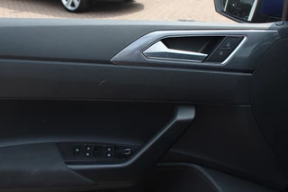 Volkswagen Polo Volkswagen Polo 1.0 TSI Highline Automaat 6.712 km! / NIEUWSTAAT! / Camera / Virtual Cockpit / Navigatie / Apple CarPlay / 16'' / Climate Control / Parkeerhulp V+A / ACC - afbeelding nr 30