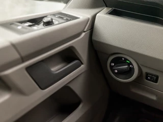Volkswagen Transporter Volkswagen Transporter Kombi 2.0 TDI L1H1 Comfortline 9 Persoons (APPLE CARPLAY, TREKHAAK, PARKEERSENSOREN, GETINT GLAS, ELEK RAMEN, NIEUWE APK, NIEUWSTAAT) - afbeelding nr 21