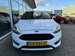 Ford Focus Ford Focus Wagon 1.0 ST-Line | Airco | Parkeersensoren | LMV | - afbeelding nr 2