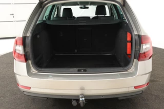 Škoda Octavia Skoda Octavia 1.0 TSI Clever Edition | Stoelverwarming | Carplay | Trekhaak | Half leder | Navigatie | DAB | Climate control | PDC | Cruise control - afbeelding nr 11