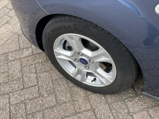 Ford Transit Courier Ford Transit Courier 1.5 TDCI Limited Camera Climate Navi Cruise Stoelverwarming Voorruitverwarming 16