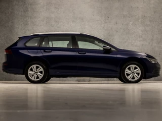 Volkswagen Golf Volkswagen Golf Variant 1.0 TSI Luxury Sport (APPLE CARPLAY, GROOT NAVI, SFEERVERLICHTING, STUUR/STOELVERWARMING, SPORTSTOELEN, KEYLESS, PARKEERSENSOREN, NIEUWSTAAT) - afbeelding nr 4