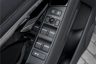Land Rover Range Rover Evoque Land Rover Range Rover Evoque 1.5 P300e AWD R-Dynamic HSE Black Pack Pano Camera 20