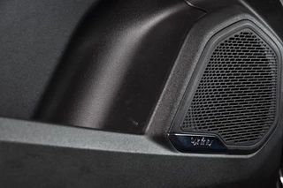 Lynk & Co 01 | 360 Camera | 7.4 kWh boordlader | Donkere hemel | S/K-panodak | Adapt. Cruise | Memory | Elek. klep | LM 20