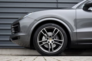 Porsche Cayenne | Panoramadak | Sport Chrono | Achterasbesturing | 21'' Velgen | Leder Dashbord | Orig. NL | - afbeelding nr 43