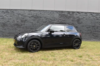 MINI Electric MINI Electric Mini Resolute edition 33 kWh Pano automaat resolute edition 135kw 1e eigenaar n.a.p. Pano / Leder / Harman Kardon / Head Up / Camera / Keyless - afbeelding nr 2