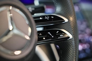 Mercedes-Benz C-Klasse Mercedes-Benz C-klasse 300 e AMG 63 Look / 360 Camera / Acc / Lane Assist / Elek Stoelen / Leder / Open Pano / Dode Hoek / 20 Inc - afbeelding nr 32