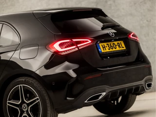Mercedes-Benz A-Klasse Automaat (APPLE CARPLAY, GROOT NAVI, SFEERVERLICHTING, CAMERA, LEDER/ALCANTARA, SPORTSTOELEN, STOELVERWARMING, GETINT GLAS, WIDESCREEN, NIEUWE APK, NIEUWSTAAT) - afbeelding nr 11