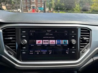 Volkswagen T-Roc Volkswagen T-Roc 1.0 TSI | Camera | CarPlay | Dode Hoek Detectie | Elektirsche Achterklep | Dealer Onderhouden | - afbeelding nr 10