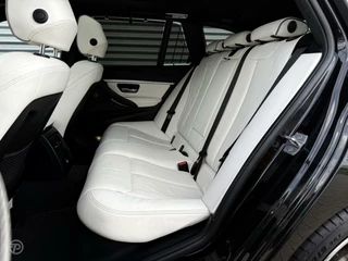 BMW 3 Serie BMW 3-serie Touring 320d High Executive M Sport Panoramadak Trekhaak HUD LED ACC Individual Shadow Line Camera 19