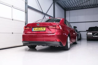 Lexus IS Lexus IS 300h Luxury Line | Dealer OH | Camera | Stoel + stuurwiel verwarming | Clima | LED | rijklaarprijs | - afbeelding nr 3