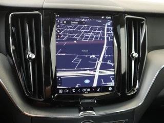 Volvo XC60 Volvo XC60 T6 AWD Plus Dark | Trekhaak | Panoramadak | 360° Camera | - afbeelding nr 25