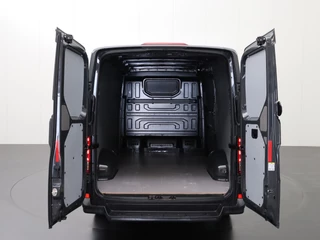 Volkswagen Crafter Volkswagen Crafter 2.0TDI 140PK L3H2 Highline | Navigatie | Parkpilot | Betimmering - afbeelding nr 4