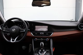 Alfa Romeo Giulia Alfa Romeo Giulia 2.0T TI/STOEL.STUUR.VERW/KEYLESS/ADAP.CRUISE/DODEHOEK - afbeelding nr 9