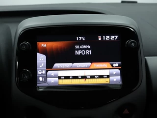 Toyota Aygo Toyota Aygo 1.0 VVT-i x-play Automaat | Carplay navigatie | Camera | Airco - afbeelding nr 32