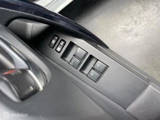 Toyota Auris Toyota Auris 1.8 Hybrid Comfort/Led/Navi/Bt/Parkass./Pano/ - afbeelding nr 16