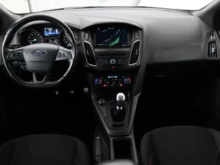 Ford Focus Ford Focus 1.0 EcoBoost 140pk ST-Line |  Stoel & stuurverwarming | Xenon | Carplay | Navigatie | Climate control | Parkeerhulp | Cruise control - afbeelding nr 8