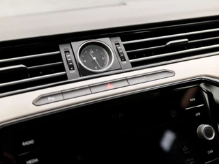 Volkswagen Passat Volkswagen Passat Variant 1.4 TSI ACT Highline 150Pk Automaat (APPLE CARPLAY, GROOT NAVI, CLIMATE, STOELVERWARMING, SPORTSTOELEN, KEYLESS, ADAPTIVE CRUISE, TREKHAAK, PARKEERSENSOREN, NIEUWSTAAT) - afbeelding nr 26