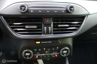 Ford Focus Ford Focus Wagon 1.0 EcoBoost Titanium Business 125 PK, Stuur/stoel verwarming, Pdc voor + achter, Full led, Keyless entry, Donkerglas, App connect, Cruise, Navi, Clima, 17 inch Lmv. - afbeelding nr 21