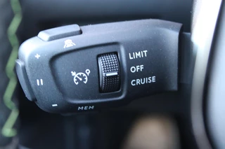 Peugeot 2008 Peugeot 2008 1.2 130PK AUTOMAAT GT PACK | ELEKTRISCH BEDIENBARE BESTUURDERSSTOEL | NAVIGATIE | FULL LED KOPLAMPEN | DRAADLOZE APPLE CARPLAY/ANDROID AUTO | ADAPTIVE CRUISE CONTROL | CAMERA VOOR + ACHTER | CLIMATE CONTROL | LICHTMETALEN VELGEN 17