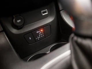Citroën C3 Automaat (APPLE CARPLAY, GROOT NAVI, CAMERA, STOELVERWARMING, GETINT GLAS, SPORTSTOELEN, CRUISE, LANE ASSIST, NIEUWE APK, NIEUWSTAAT) - afbeelding nr 26
