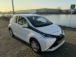 Toyota Aygo Toyota Aygo 1.0 VVT-i x-now Airco / Dealer OH 5drs - afbeelding nr 4