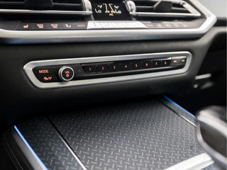 BMW X5 395Pk Automaat (SKYLOUNGE PANORAMADAK, ALCANTARA HEMELBEKLEDING, M PAKKET, LUCHTVERING, APPLE CARPLAY, COMFORT ZETELS, LASER LED, ADAPTIVE CRUISE, HARMAN/KARDON, STUUR/STOELVERWARMING, NIEUWS - afbeelding nr 39