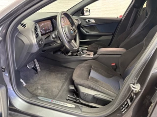 BMW 1 Serie BMW 1 Serie M135I X-Drive High Executive 306pk Kuipstoel Hud Incl 12Mnd Garantie - afbeelding nr 12