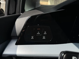 Volkswagen Golf Volkswagen Golf 1.5 TSI LIFE BUSINESS LED/PDC/CARPLAY/TREKHAAK - afbeelding nr 17