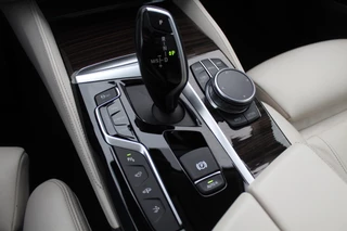 BMW 6 Serie BMW 6 Serie Gran Turismo 630i High Exe. Edition 68.661 km! / Panoramadak / 360Camera / Head-up / Luchtvering / 20'' / Luxe Leder / Safety Pack / Luxury Line / Navigatie / Stoelverwarming - afbeelding nr 27