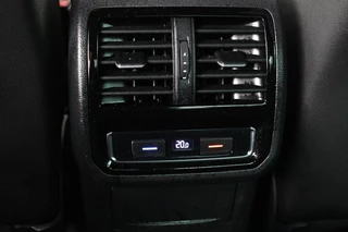 Volkswagen Passat Volkswagen Passat 1.5 TSI R Line | Stoelverwarming | Matrix LED |  Adaptive cruise | Carplay | Leder/Alcantara | Navigatie | Parkeerhulp - afbeelding nr 27
