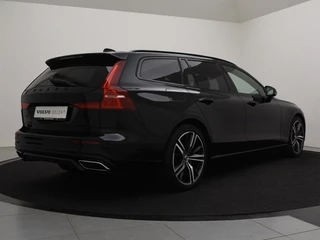 Volvo V60 Volvo V60 T8 PLUG-IN HYBRID AWD R-DESIGN SCHUIFDAK HEAD-UP DISPLAY HARMAN - afbeelding nr 3