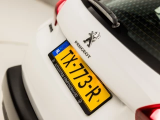 Peugeot 2008 Automaat (APPLE CARPLAY, NAVIGATIE, CAMERA, CLIMATE, CRUISE, SPORTSTOELEN, PARKEERSENSOREN, NIEUWE APK, NIEUWSTAAT) - afbeelding nr 29