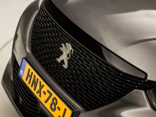 Peugeot 2008 Peugeot 2008 1.2 PureTech Sport (APPLE CARPLAY, GROOT NAVI, 360 CAMERA, STOELVERWARMING, LANE ASSIST, SPORTSTOELEN, LED KOPLAMPEN, CRUISE, NIEUWE APK, NIEUWSTAAT) - afbeelding nr 33