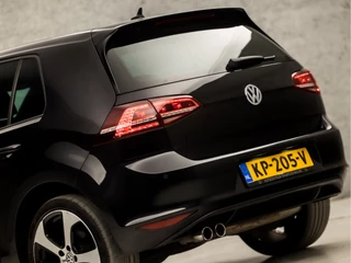 Volkswagen Golf Volkswagen Golf 1.4 TSI GTE Sport 204Pk Automaat (APPLE CARPLAY, NAVIGATIE, CLIMATE, LEDEREN SPORTSTOELEN, PARKEERSENSOREN, GETINT GLAS, CRUISE, NIEUWE APK, NIEUWSTAAT) - afbeelding nr 12