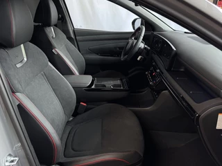 Hyundai Tucson Hyundai Tucson NIEUWE AUTO 1.6 T-GDI PHEV 252PK 4WD N-LINE SKY PANO. 360.CAMERA ELEK.KLEP ELEK.STOEL/GEHEUG.VERWARMD SUBWFR 19''LMV ZWARTE HEMEL HEADUP STOELKOELING STUURVERW. PLUG IN HYBRIDE - 5 JAAR GARANTIE 4X4 - afbeelding nr 39