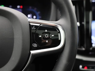 Volvo XC60 Volvo XC60 2.0 B4 D AWD R-Design | Parkeerverwarming | Schuif-/kanteldak | Trekhaak | Climate Pack | Memoryseats - afbeelding nr 25