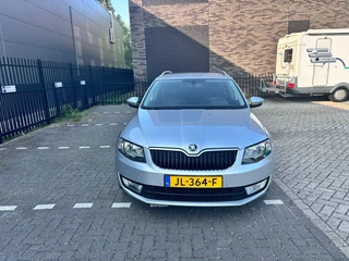 Škoda Octavia Skoda Octavia Combi 1.6 TDI DSG Elegance Businessline - afbeelding nr 2