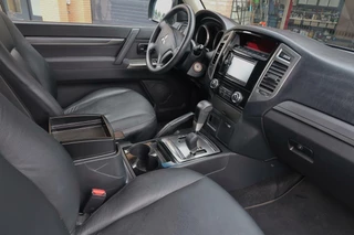Mitsubishi Pajero Mitsubishi Pajero 3.2 DI-D 4X4|AUTOMAAT|TREKHAAK|NAVIGATIE| - afbeelding nr 26