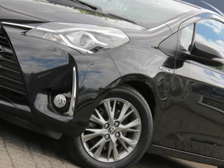 Toyota Yaris Toyota Yaris 1.5 Hybrid Dynamic | NAVI | ACHTERUITRIJCAMERA | KEYLESS ENTRY | CRUISE CONTROL | DEALER ONDERHOUDEN | - afbeelding nr 28
