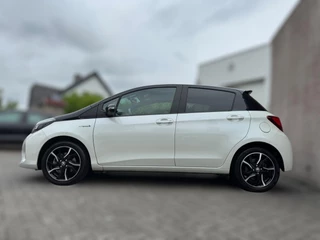 Toyota Yaris Toyota Yaris 1.5 Hybrid Dynamic Bi-Tone HYBRID / 1E EIGENAAR / STOELVERWARMING / CAMERA / LMV / NL AUTO / DEALER ONDERHOUDEN - afbeelding nr 4