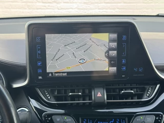 Toyota C-HR Toyota C-HR 1.8 Hybrid First Edition Camera Navigatie Cruise Clima Stoelverwarming Keyless Trekhaak - afbeelding nr 30
